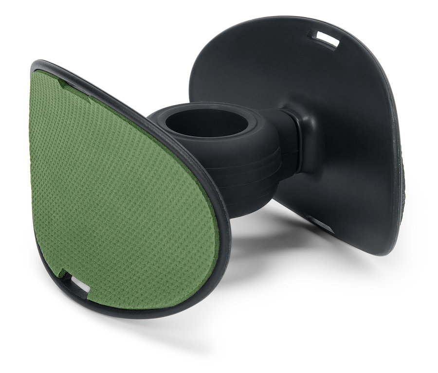 Egy fekete tartó részlete zöld betéttel.