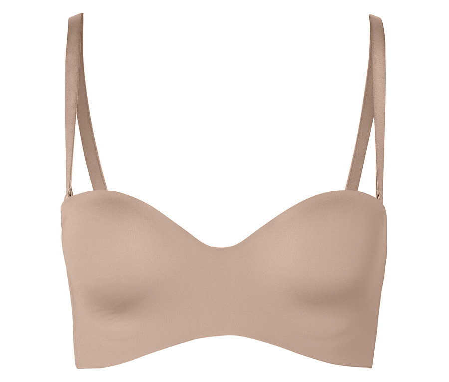 Egy testszínű, pánt nélküli melltartó pántokkal fehér háttér előtt.