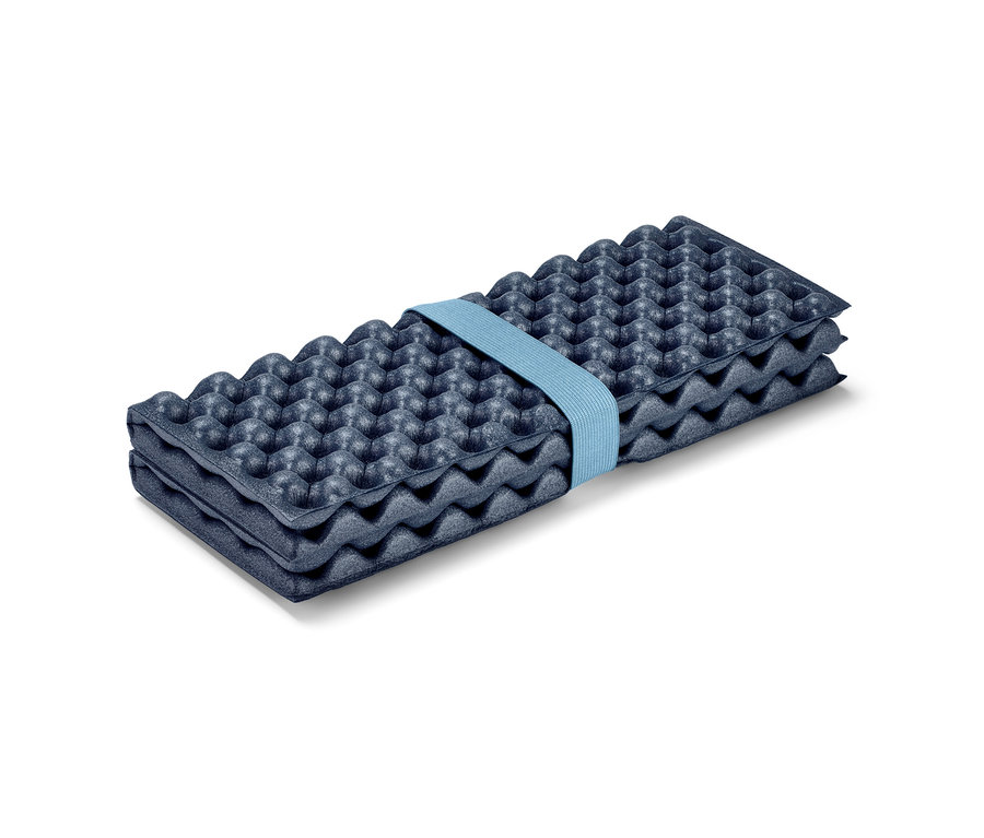 Összehajtható termo ülőpárna kék szalaggal.