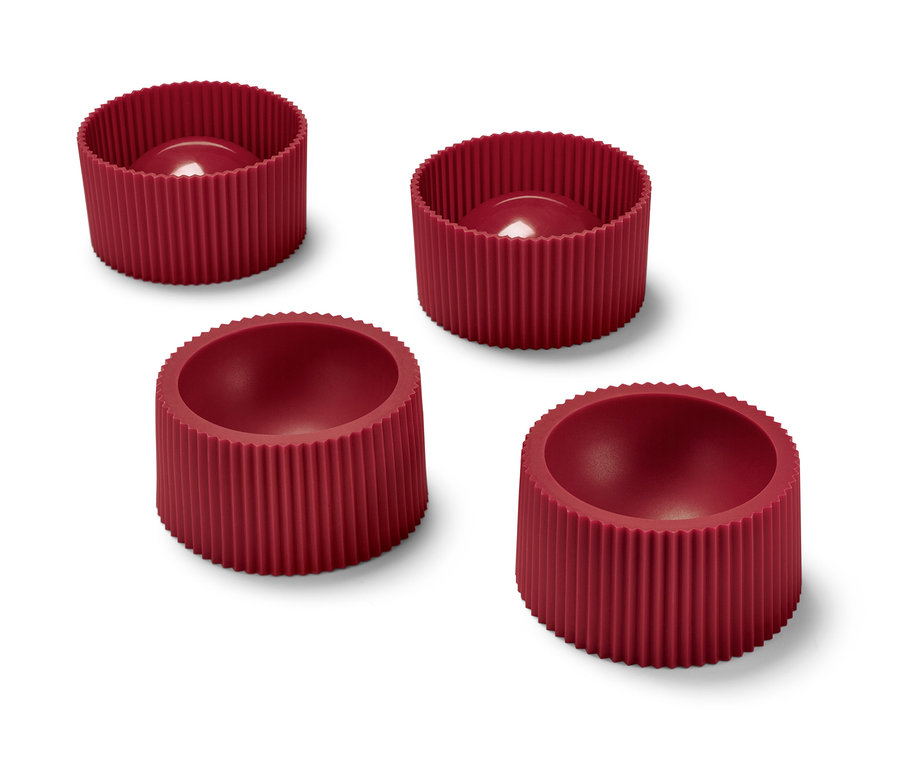 Négy piros desszert forma.
