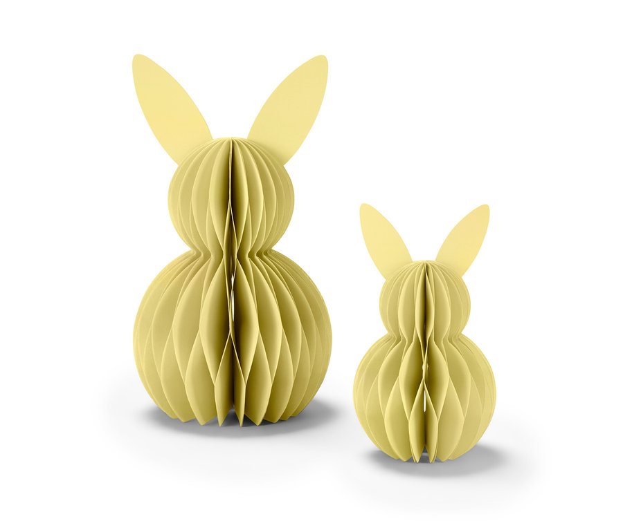 Két sárga papír húsvéti nyuszi áll egymás mellett.