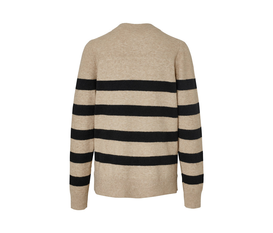 Csíkos kötött pulóver hátulnézete.