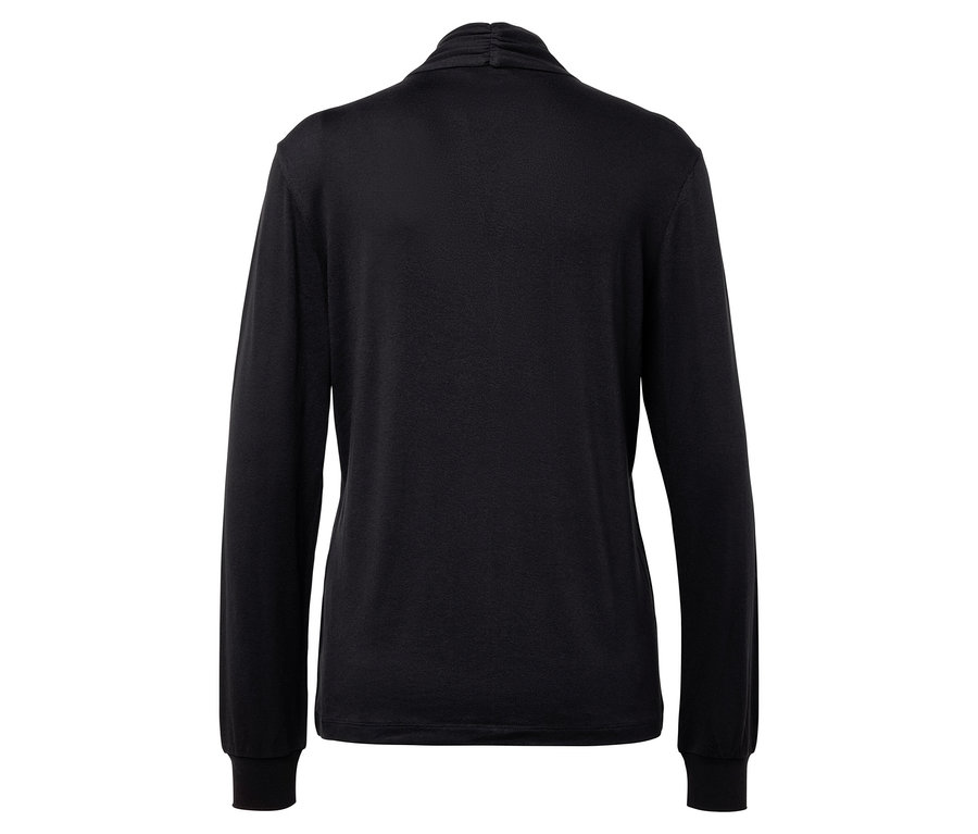 Hátulnézet egy fekete, hosszú ujjú, garbós pólóról.