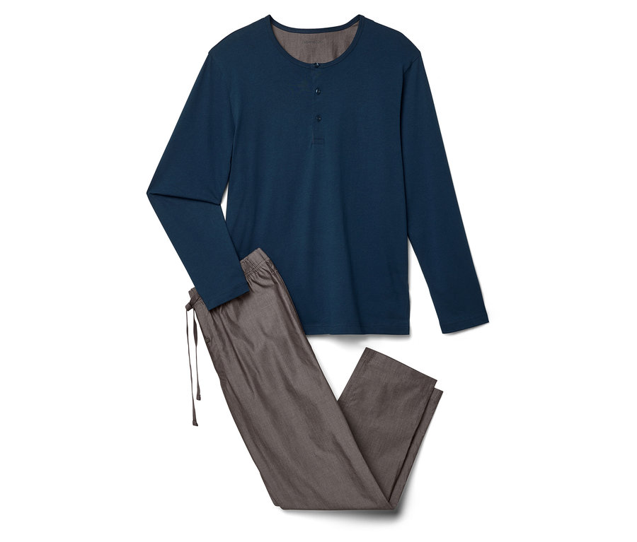 Kék szövött nadrágos pizsama szett.