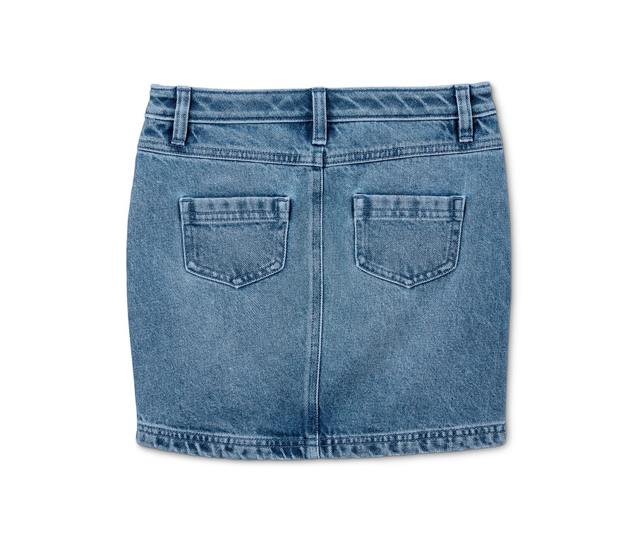 Egy farmer szoknya hátsó részletének a képe.