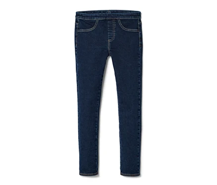 Sötétkék, farmer hatású lány treggings fehér háttérrel.