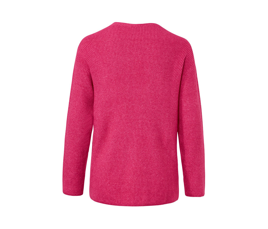 Málnaszínű, vastag kötésű pulóver hátulnézetből.