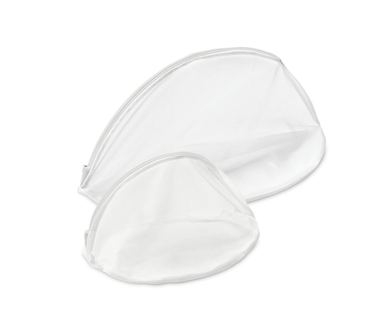 Két különböző méretű fehér mosóháló.