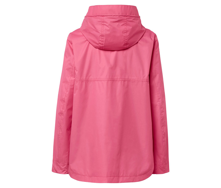 Rózsaszín kapucnis kabát hátulnézetből.