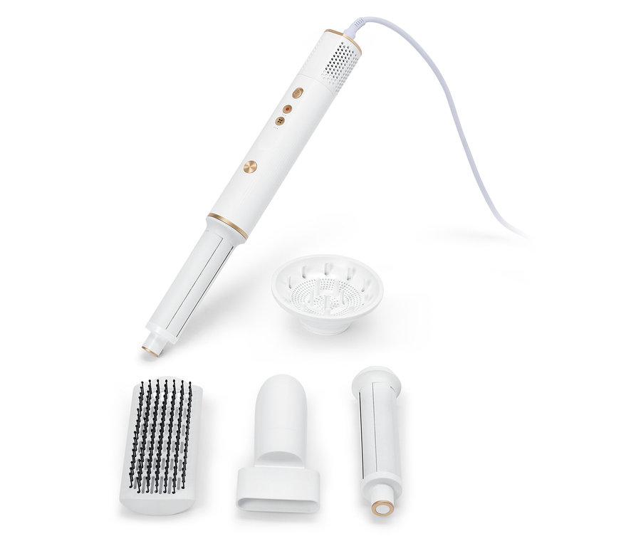 Egy fehér multifunkciós hajformázó eszköz különböző tartozékokkal fehér háttéren.
