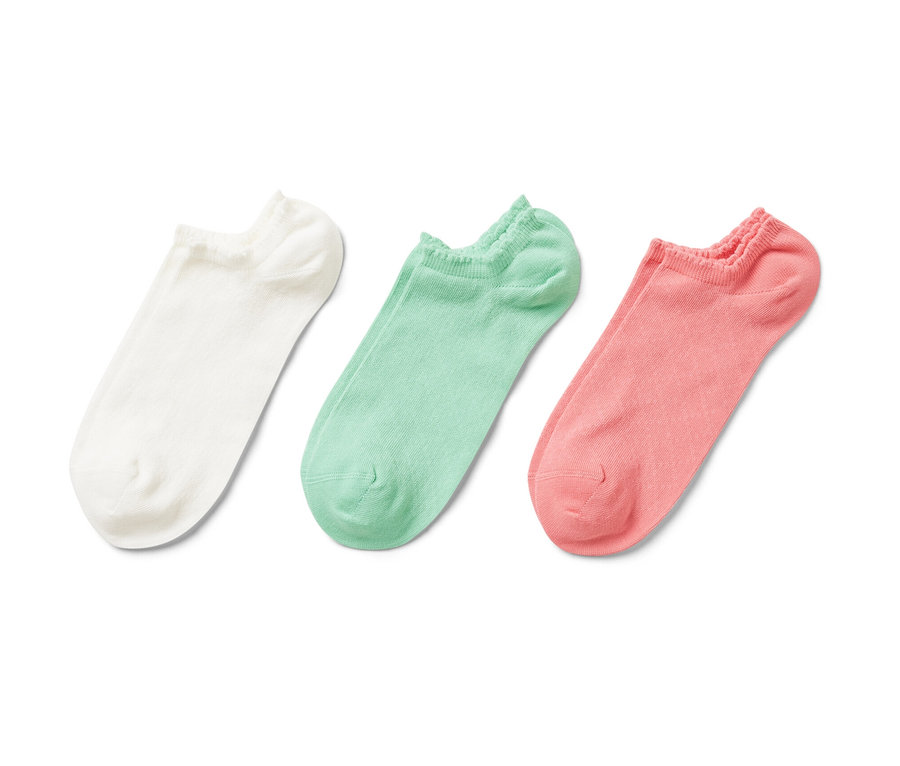 Három pár azsúrmintás bokazokni fehér, zöld és rózsaszín színben.