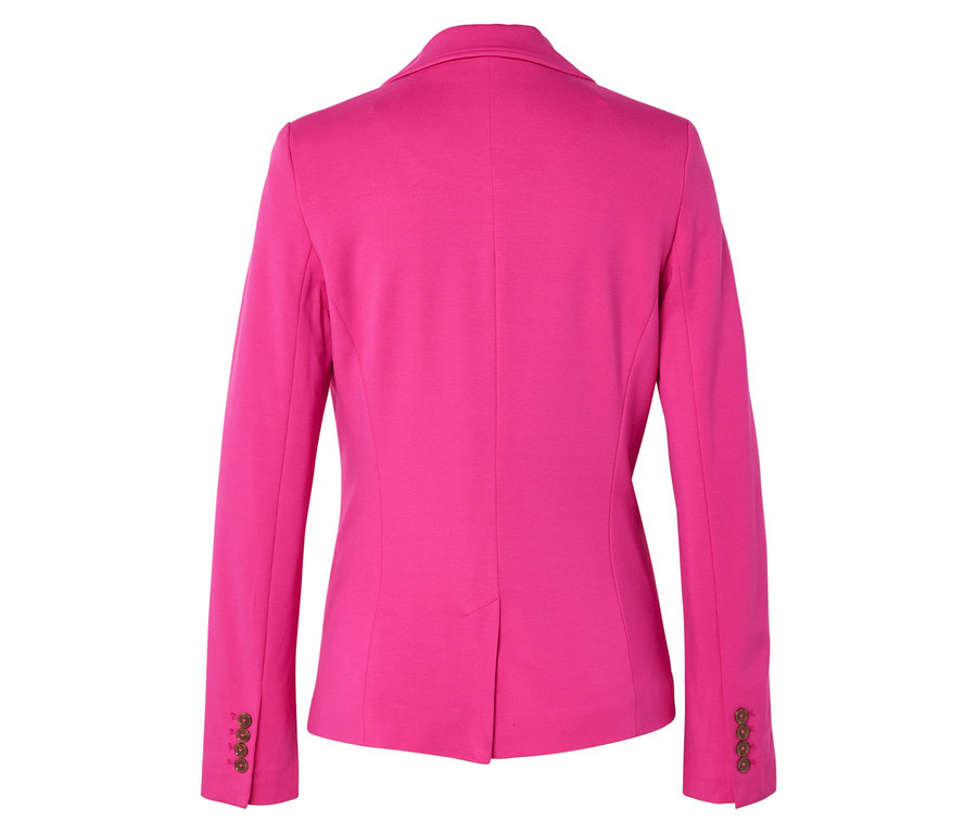 Hátulnézet egy rózsaszín blézerről, gombokkal az ujján.