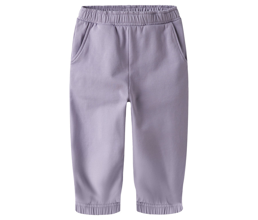 Egy lila NAME IT melegítőnadrág fekszik fehér háttér előtt.