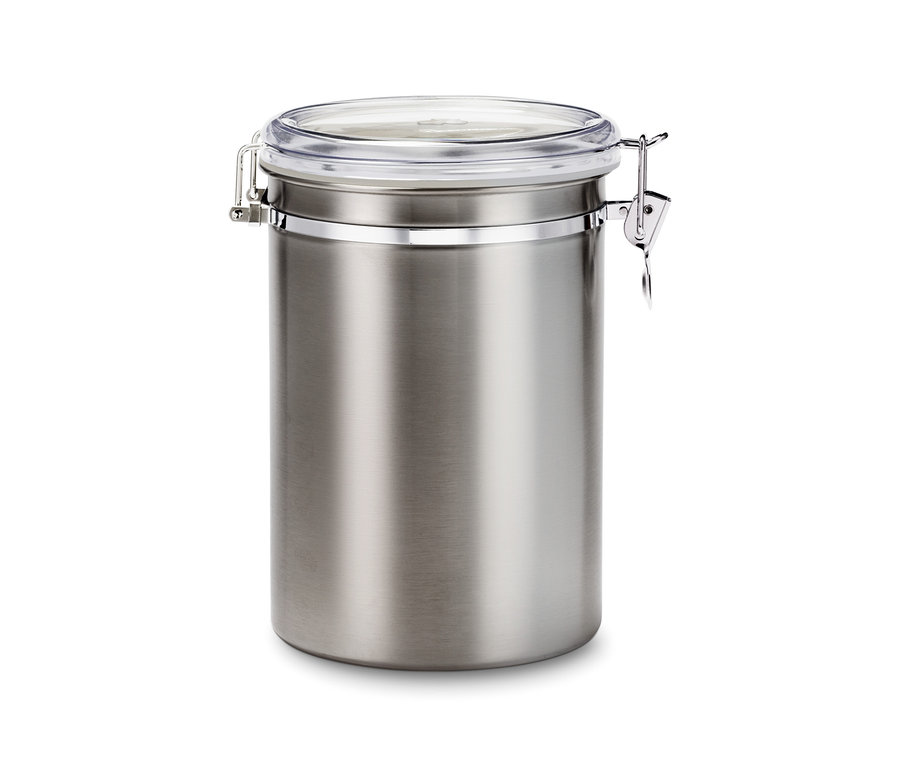 Egy 1 kg-os, rozsdamentes acélból készült aromatartó doboz áll fehér háttér előtt.
