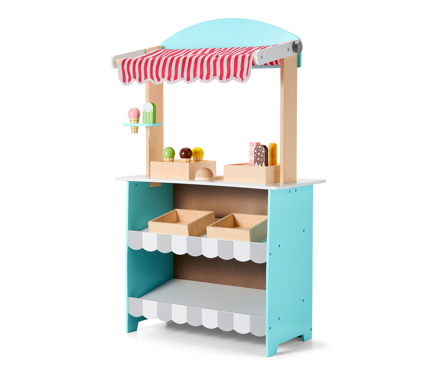 Egy fából készült 2 az 1-ben játék fagyizó és bábszínház piros-fehér csíkos napellenzővel és fából készült játék fagylaltokkal.