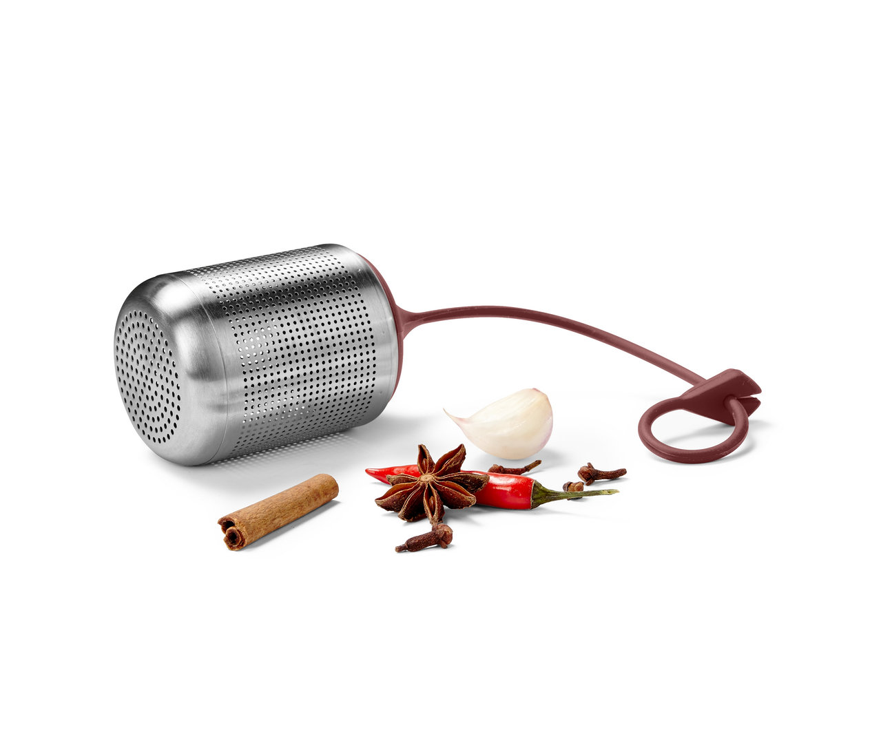 Fém fűszertartó tojás fűszerek mellett fehér felületen.