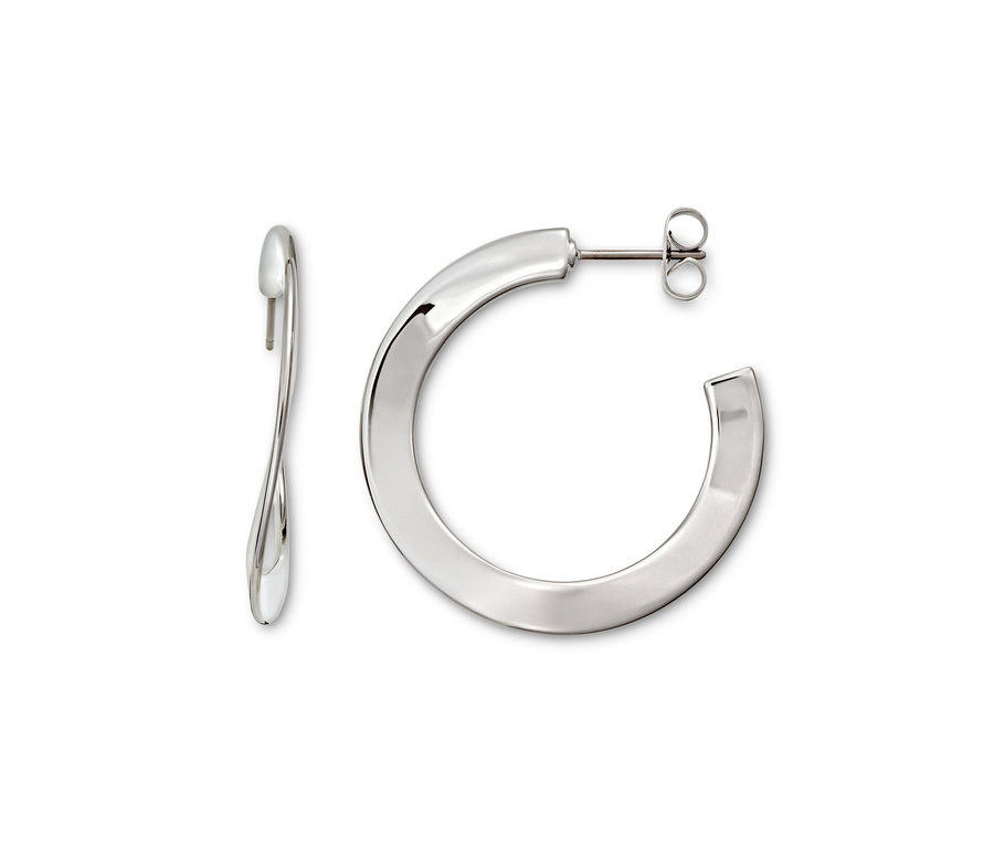 Két ezüst színű, Wave női fülbevaló fehér háttéren.