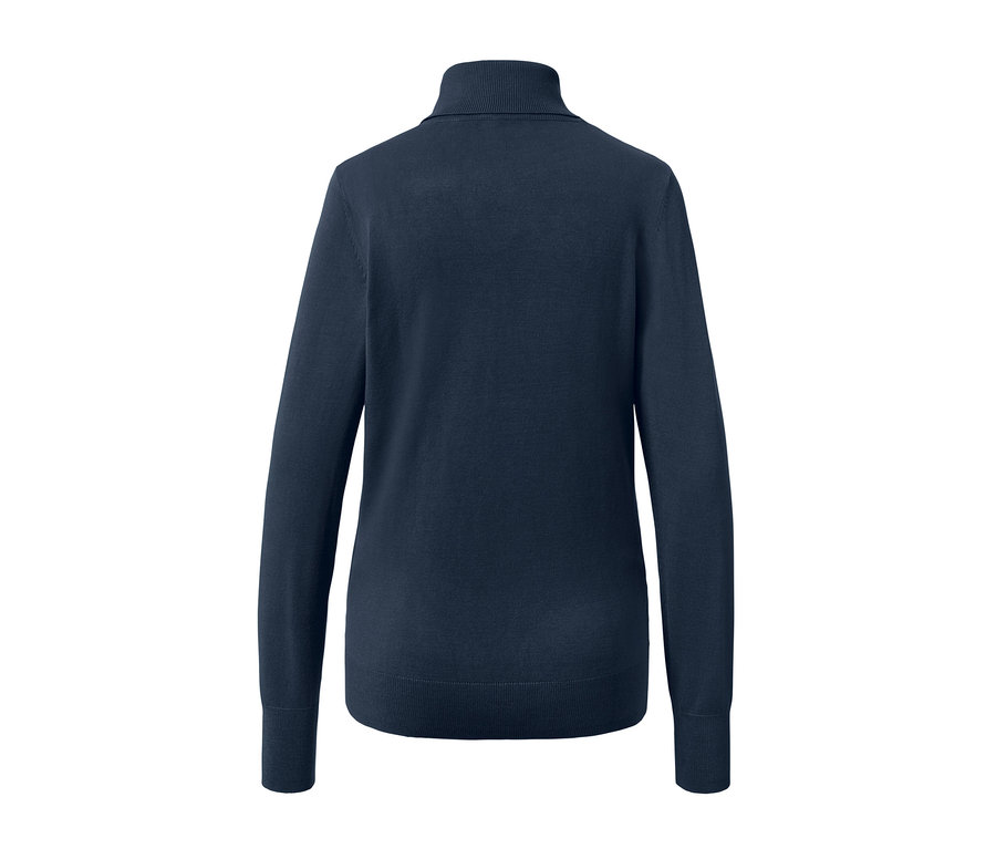 A sötétkék, finom kötésű, garbónyakú pulóver hátulnézete.