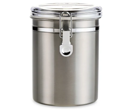 Egy rozsdamentes acél aromatartó doboz átlátszó fedővel és zárral.