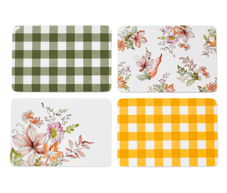 Négy reggeliződeszka: kettő virágmintás, egy zöld kockás és egy sárga kockás.