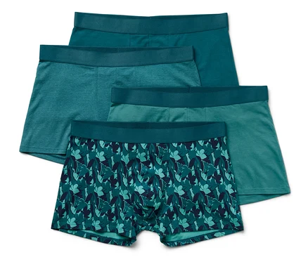 Négy kék és zöld színű, nyomott mintás boxeralsó egymáson.