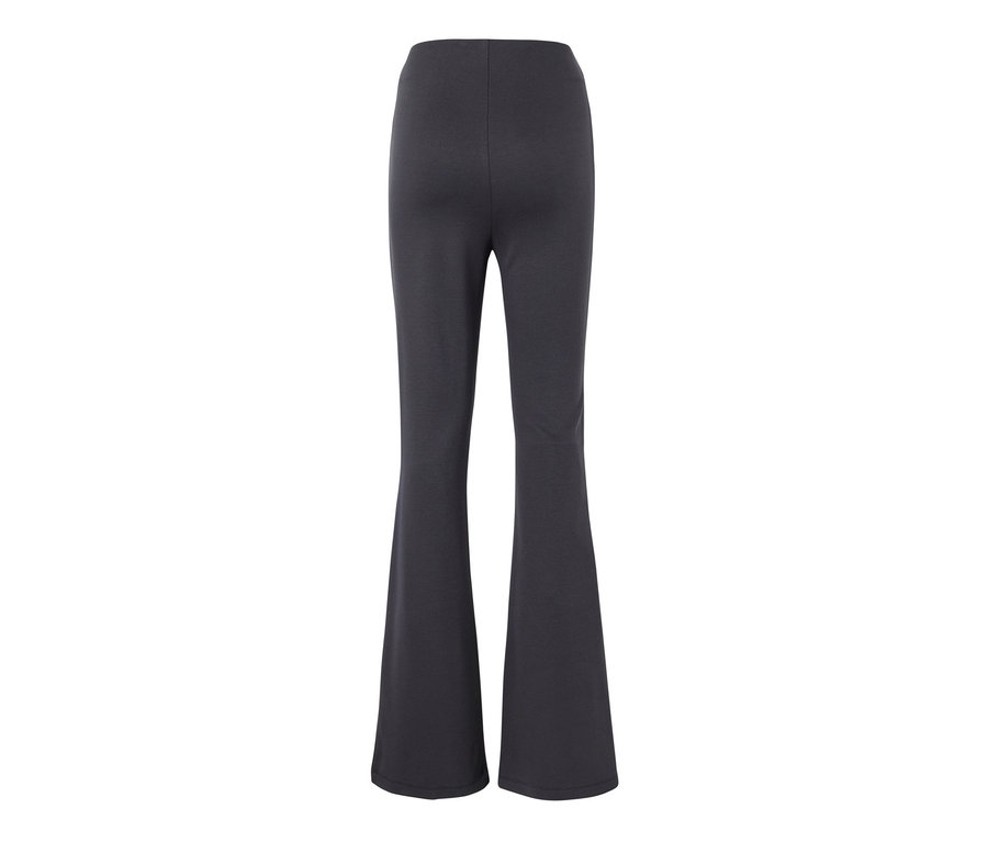 Egy női bőszárú leggings sötétkék színben, fehér háttérrel.