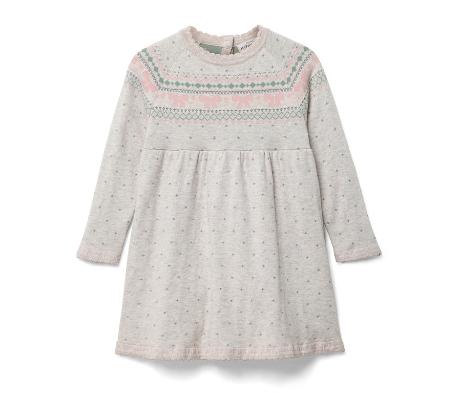 Szürke, hosszú ujjú ruha mintával a mellkasán.