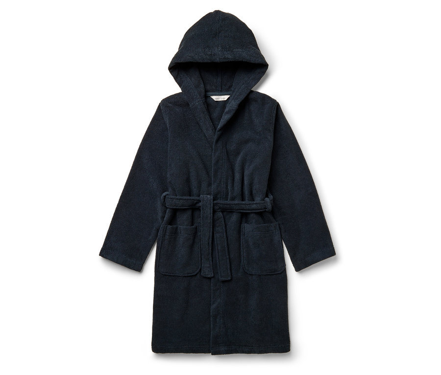 Sötétkék, kapucnis, öves és zsebes köntös.