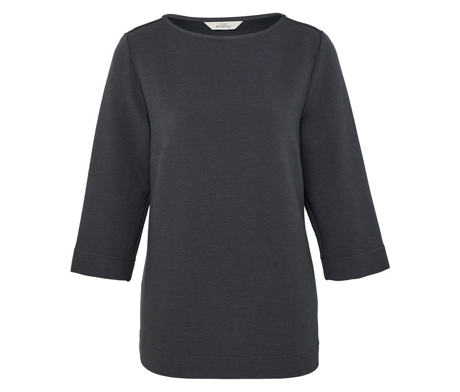 Szürke blúz háromnegyedes ujjakkal.