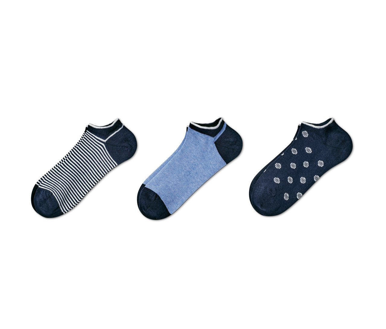 Három pár különböző mintájú bokazokni.