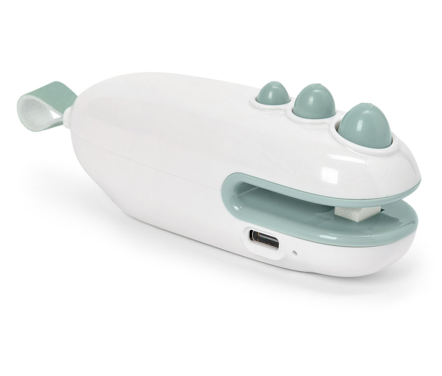 Közeli kép egy fehér és zöld elektromos körömreszelőről.