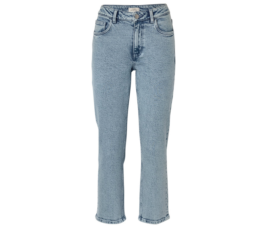 Világoskék, mom fazonú farmernadrág fehér háttérrel.