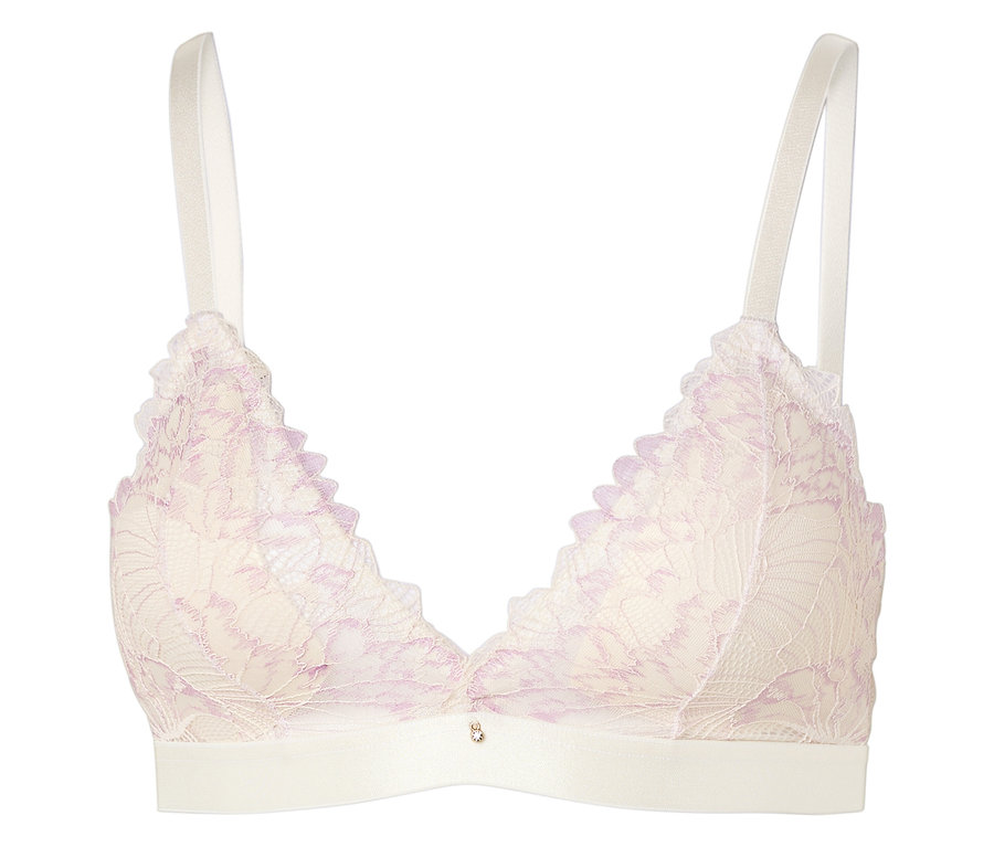 Elefántcsontszínű melltartó finom, világos lila csipkemintával és vékony pántokkal.