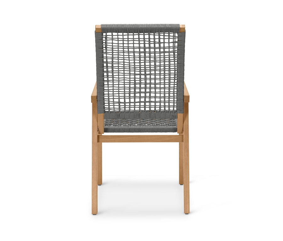 Hátulnézet egy textilhálós kerti székről.