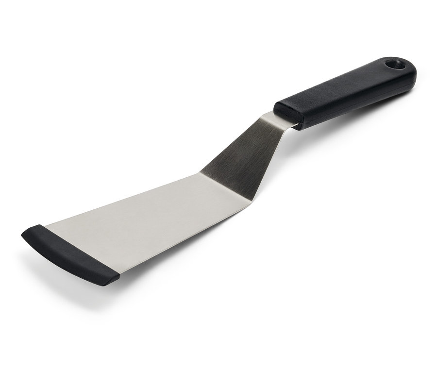 Egy spatula ezüst színű fejjel és fekete nyéllel.