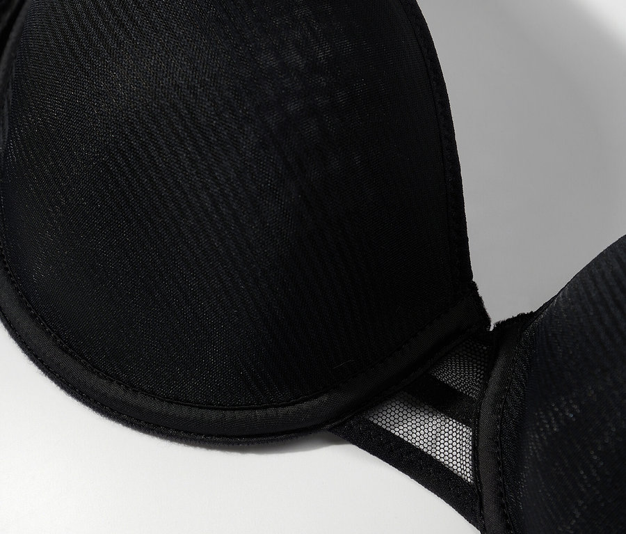 A fekete Passionata »Nais« spacer melltartó részletfotója.