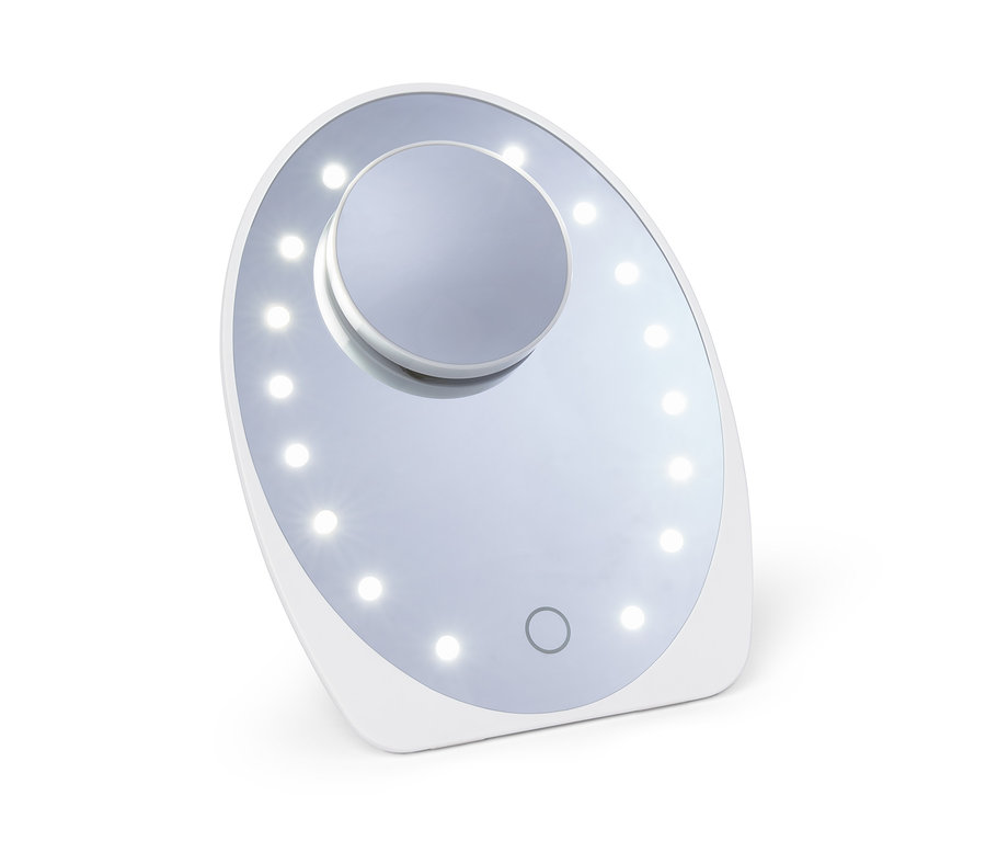 Egy fehér LED-es kozmetikai tükör fehér háttérrel.