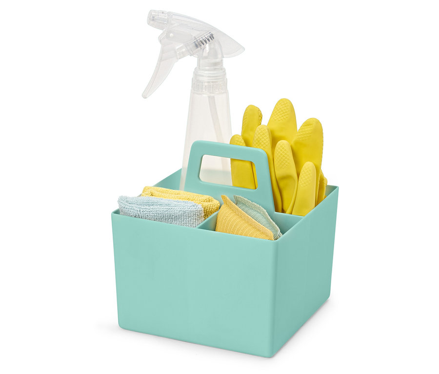Egy világoskék tárolódobozban egy szórófejes flakon, sárga gumikesztyű és rongyok találhatók.