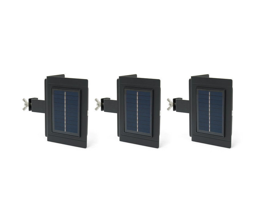 Három napelemes ereszcsatorna-lámpa.