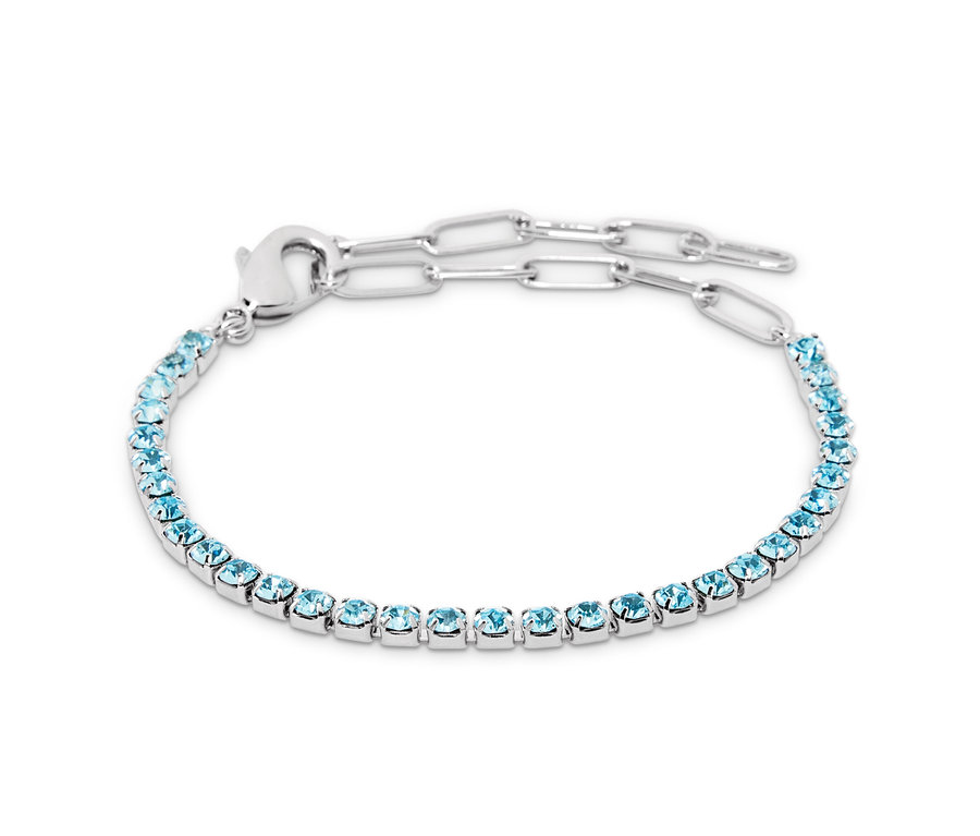 Ezüstszínű női karkötő kék üvegkristályokkal.