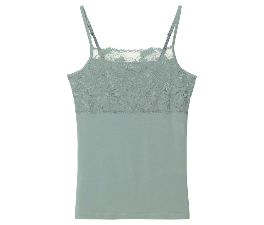 Világos, ujjatlan felső csipkerészletekkel a nyakkivágásnál és állítható pántokkal.