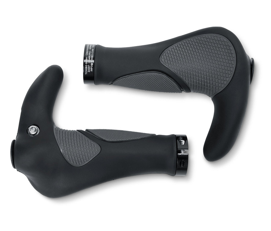 Két kerékpár-kormánymarkolat fekszik egy fehér háttéren.