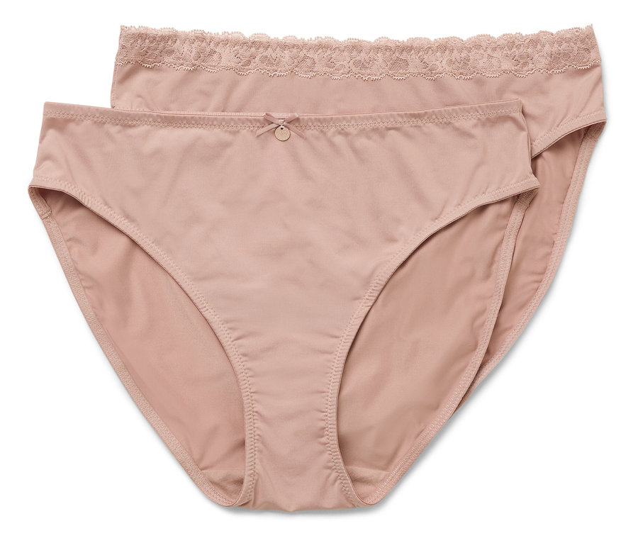 Két rózsaszín alsónemű fekszik egymáson.