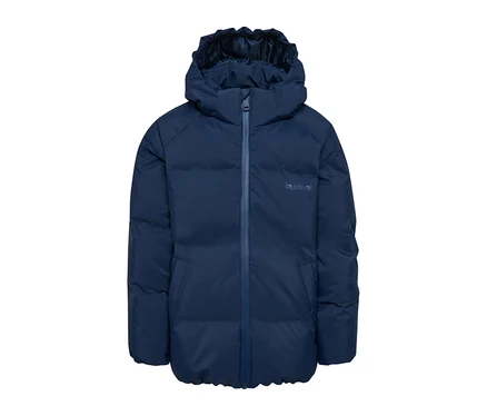 Kék hummel® HMLJR All Weather Puffer Jacket kapucnival és cipzárral, a hummel® logóval a jobb mellkason.