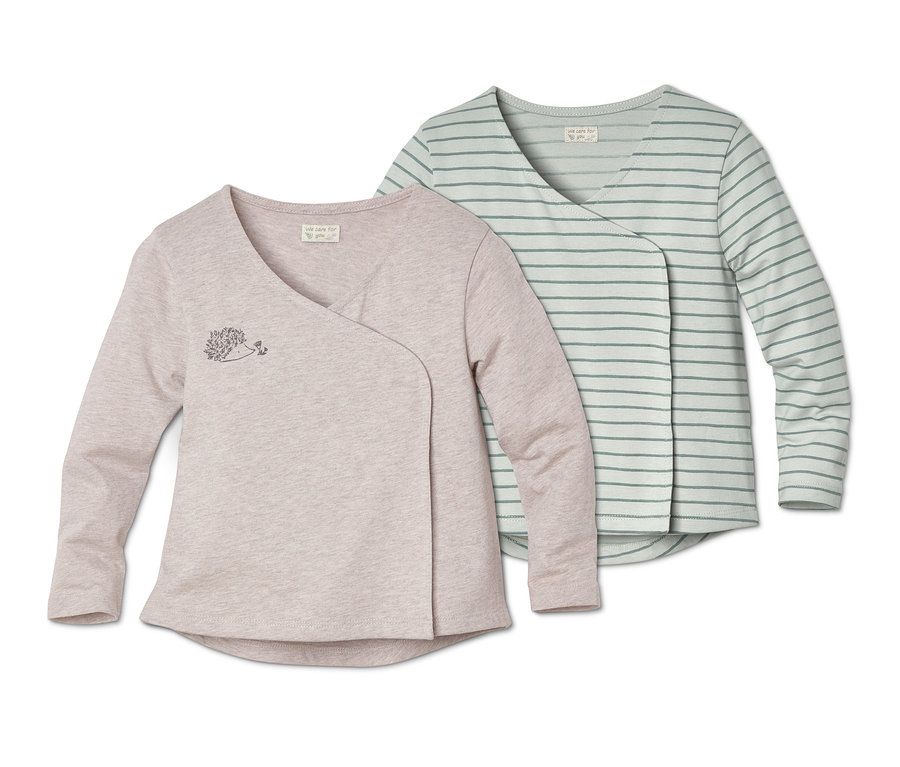 Két kisgyerek kardigán zöld és krém színben.