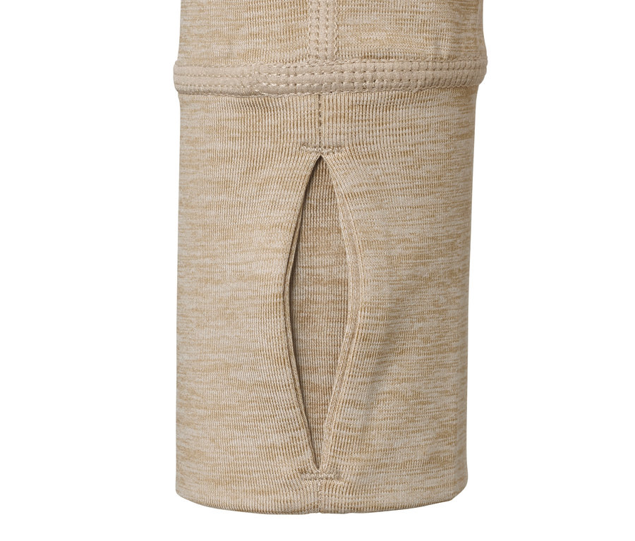 Egy bézs színű, melírozott női kapucnis funkcionális felső részlete, a mandzsetta hüvelykujj-bújtatóval.