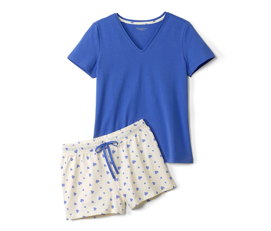 Kék, szívecskés női rövidnadrágos pizsama.