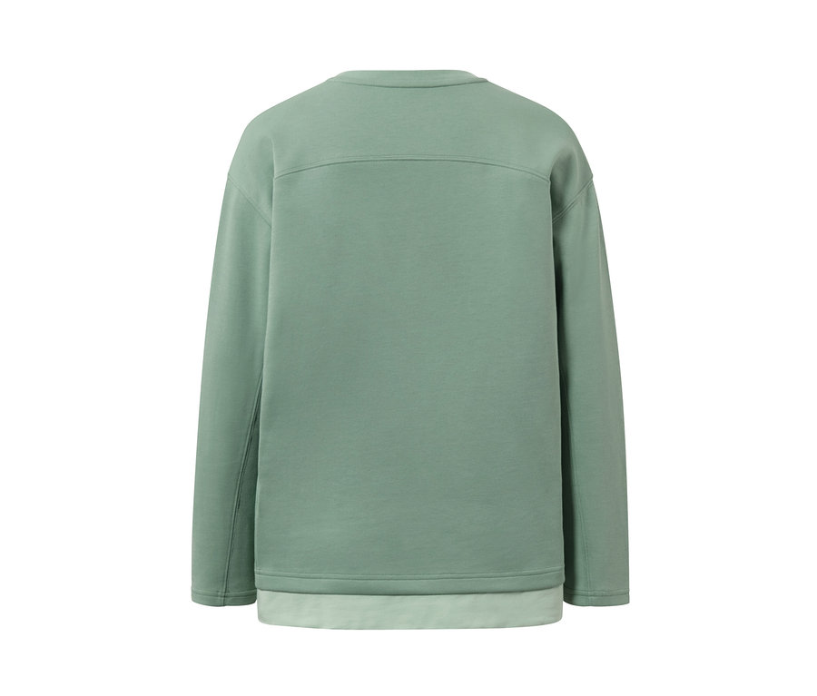 Hátulnézet az Oversized fitnesz hosszú ujjú felsőről.