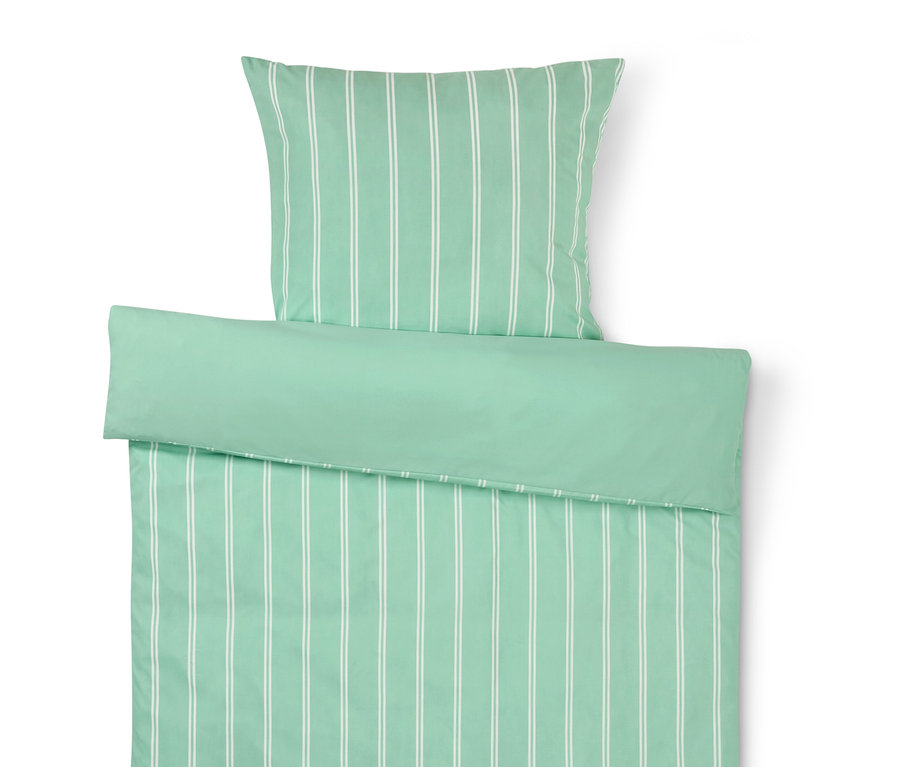 Zöld csíkos ágynemű és párna.