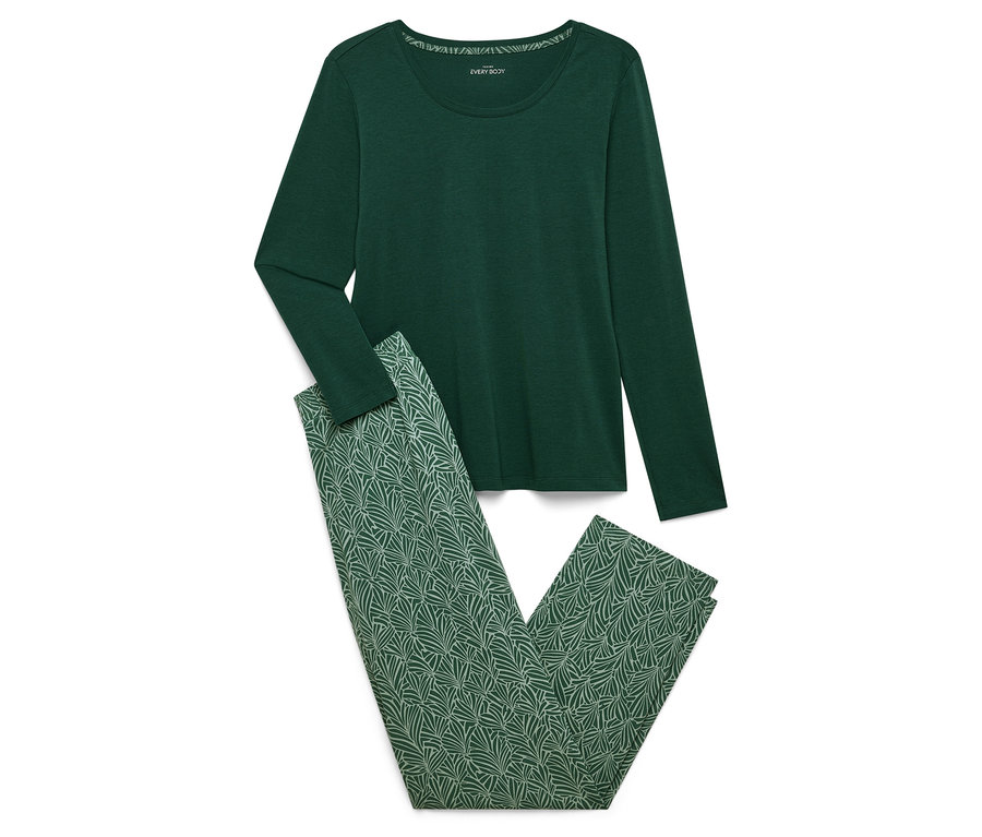 Zöld, hosszú ujjú pizsama és zöld levélmintás nadrág fehér háttér előtt.